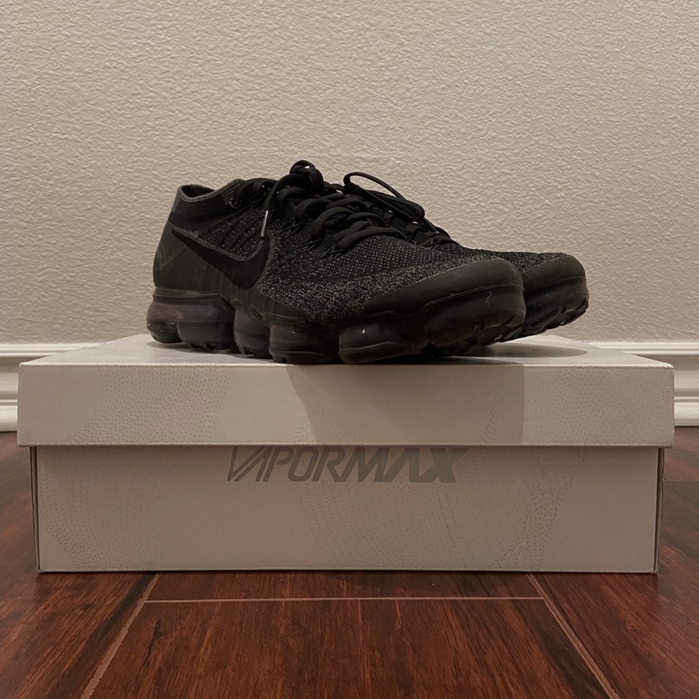 [SOLD] Nike Air Vapormax Flyknit (9M)